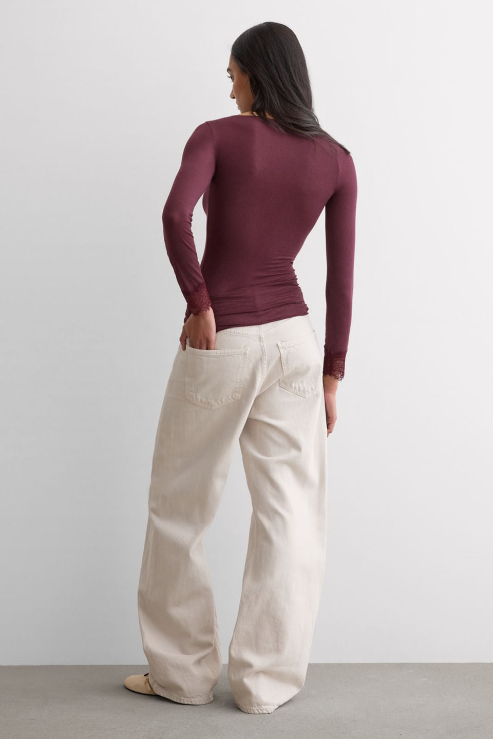 CLD28P_028K_2_Look-back_Blusa-Manga-Comprida-Em-Cashmere-Ultralight-e-Renda
