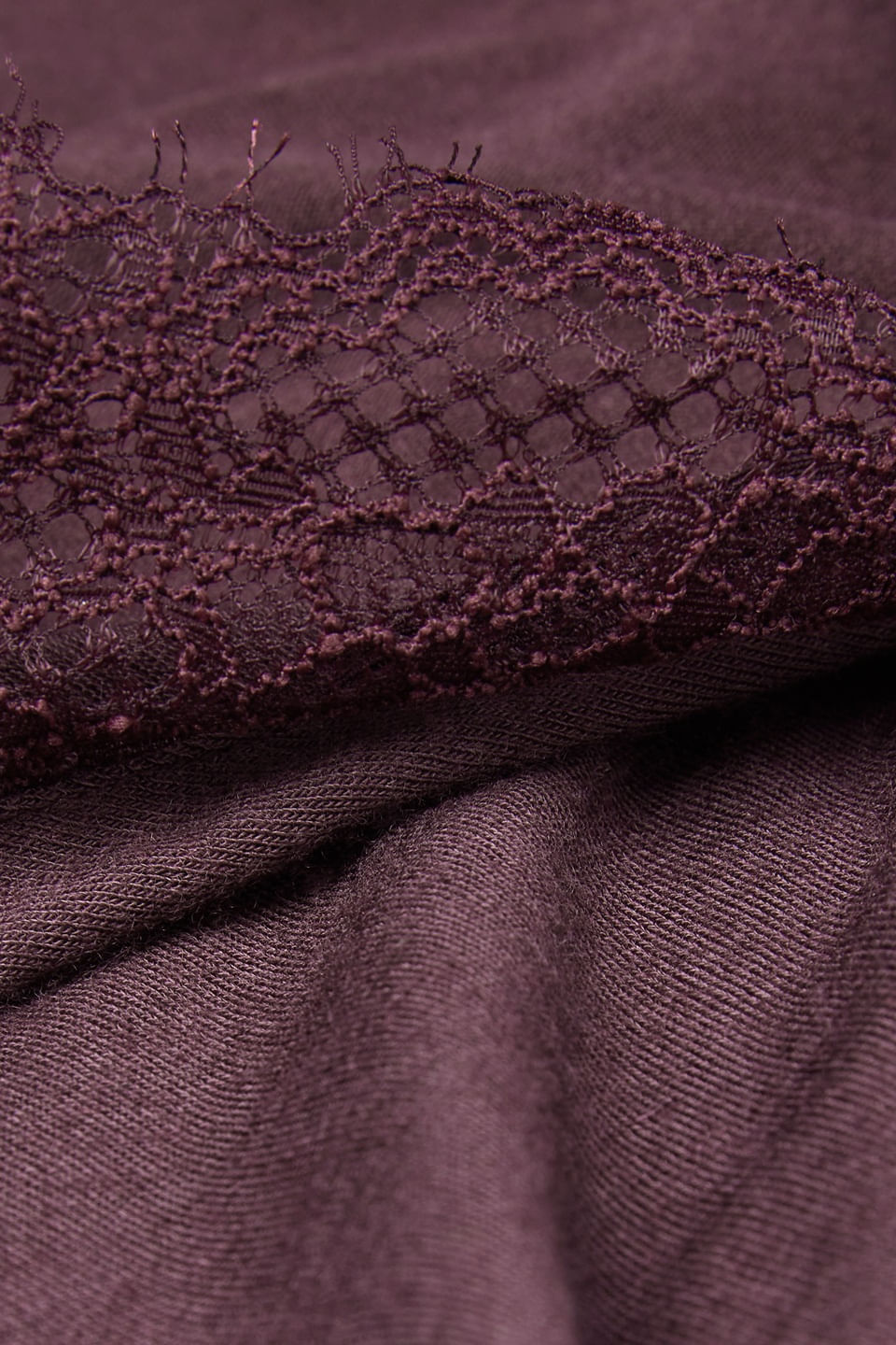 CLD28P_028K_8_Detail-still_Blusa-Manga-Comprida-Em-Cashmere-Ultralight-e-Renda
