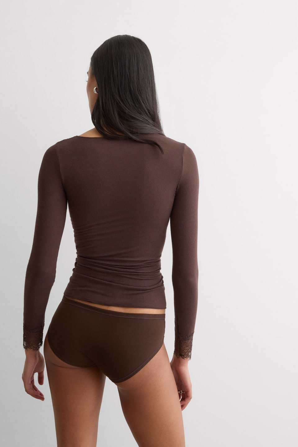 CLD28P_130_2_Look-back_Blusa-Manga-Comprida-Em-Cashmere-Ultralight-e-Renda