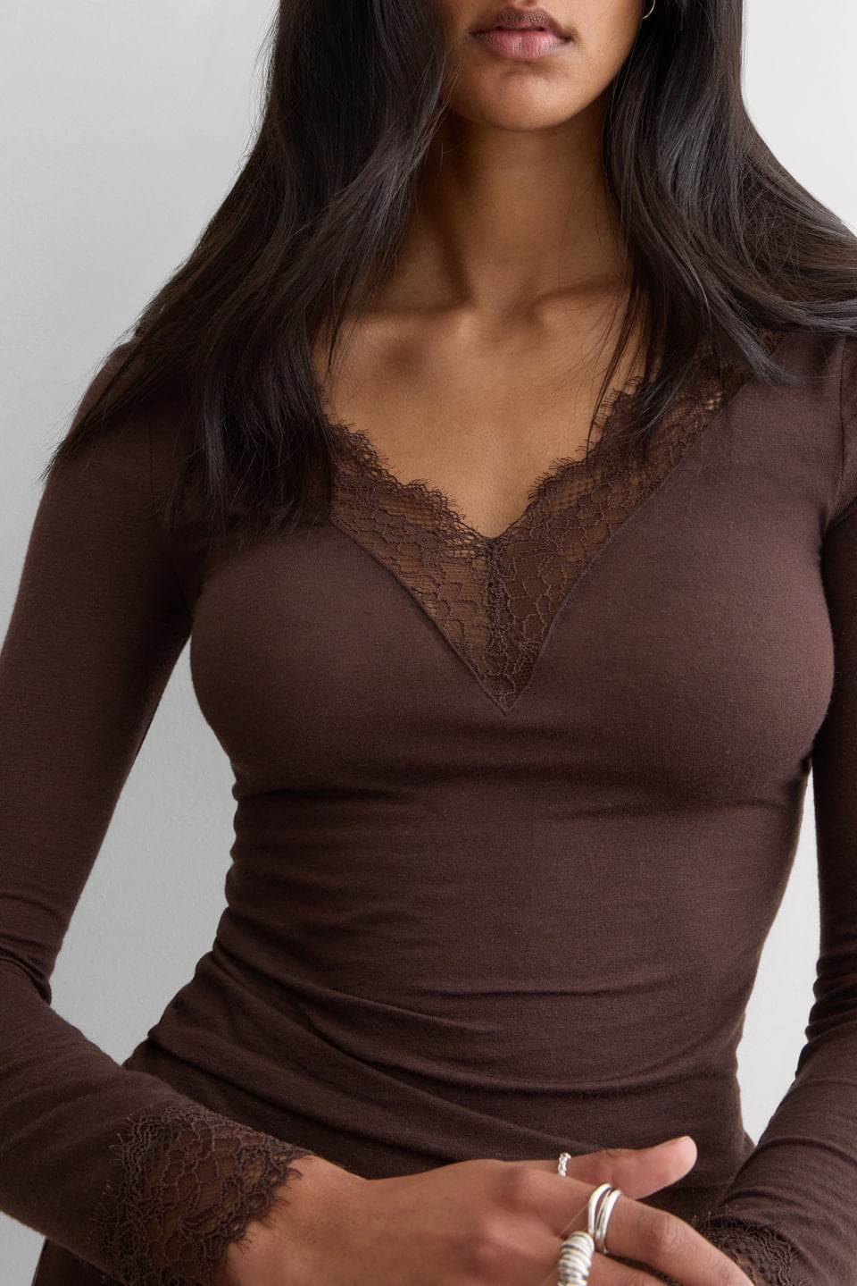 CLD28P_130_6_Detail_Blusa-Manga-Comprida-Em-Cashmere-Ultralight-e-Renda