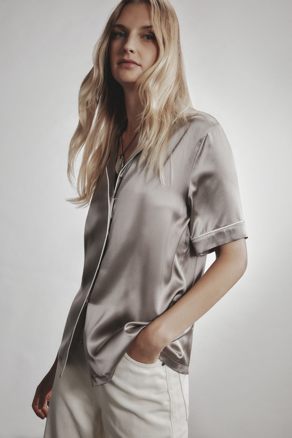 CMD92A_651I_1_Look-front_Camisa-De-Manga-Curta-Em-Seda