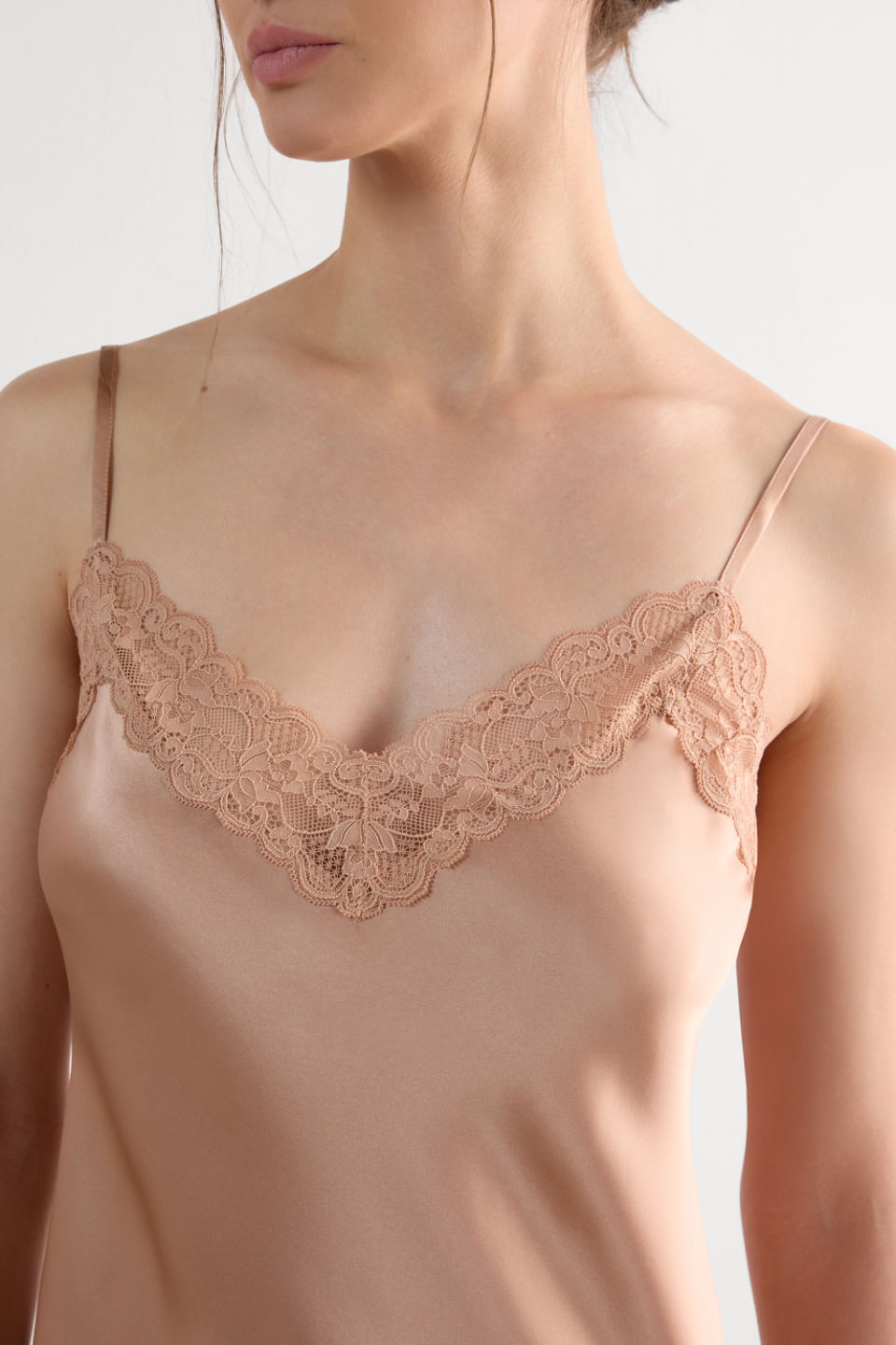 LC71S1_163I_6-CAMISOLA-EM-SEDA-E-RENDA