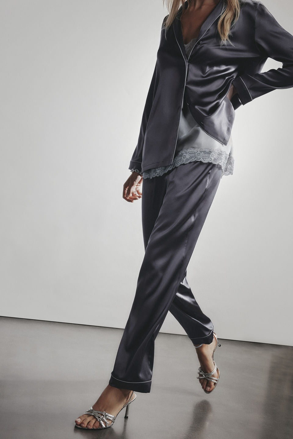 LTD71S_943J_1_Look-front_Regata-Em-Seda-e-Renda
