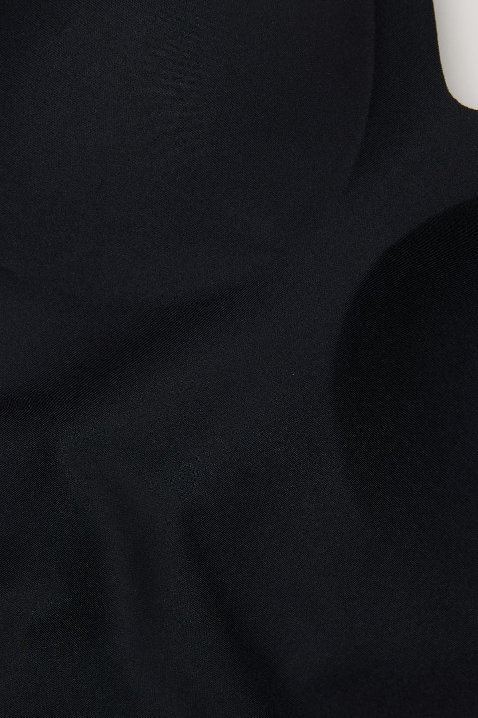 BID54E_019_8_Detail-still_Body-Eri-Em-Microfibra