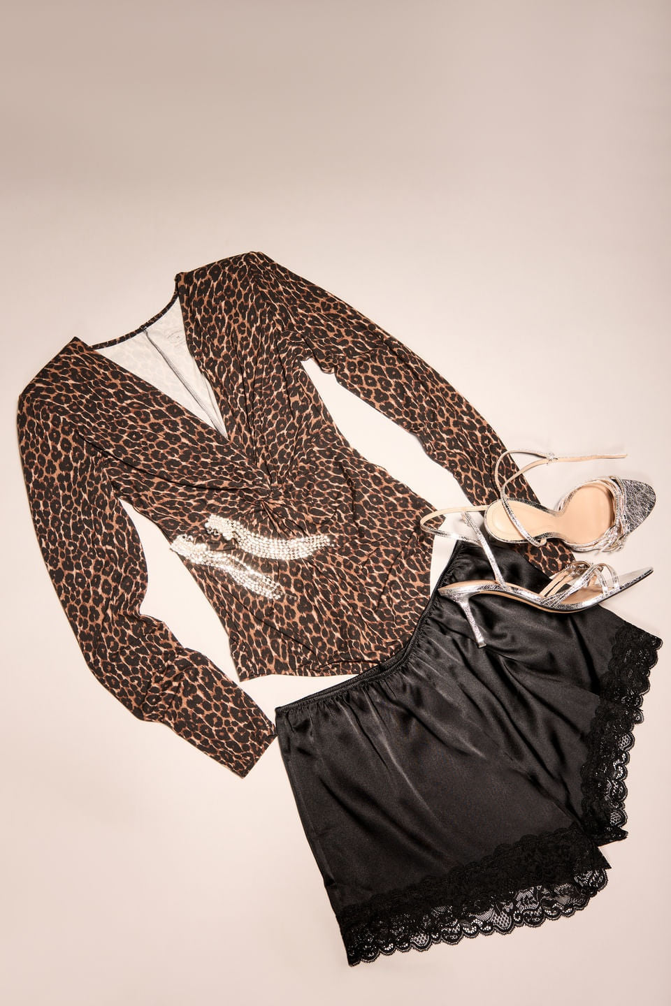 BO2589B_030K_1_Look-front_Body-De-Manga-Comprida-Sensual-Attitude-Em-Modal
