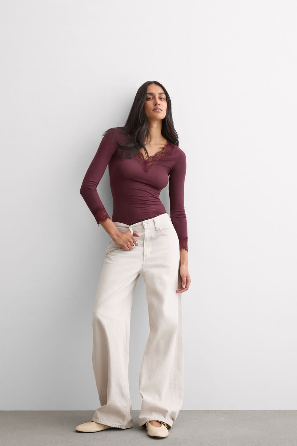 CLD28P_028K_1_Look-front_Blusa-Manga-Comprida-Em-Cashmere-Ultralight-e-Renda