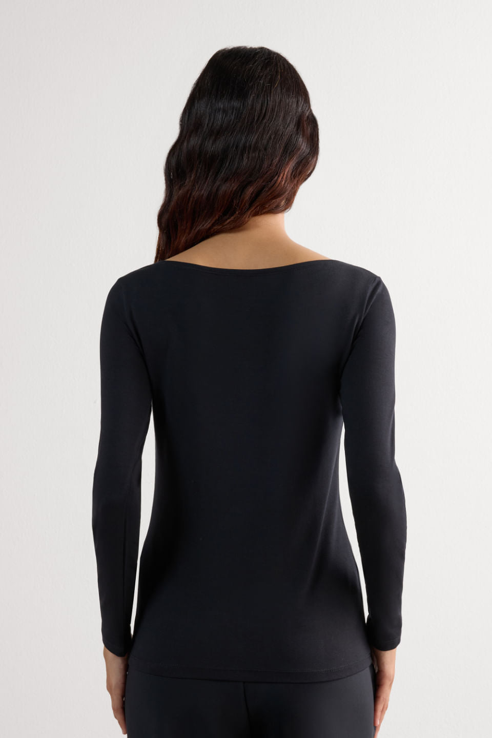 CLD58D_019_2-BLUSA-DE-MANGA-COMPRIDA-COM-DECOTE-BARCO-EM-MICROMODAL