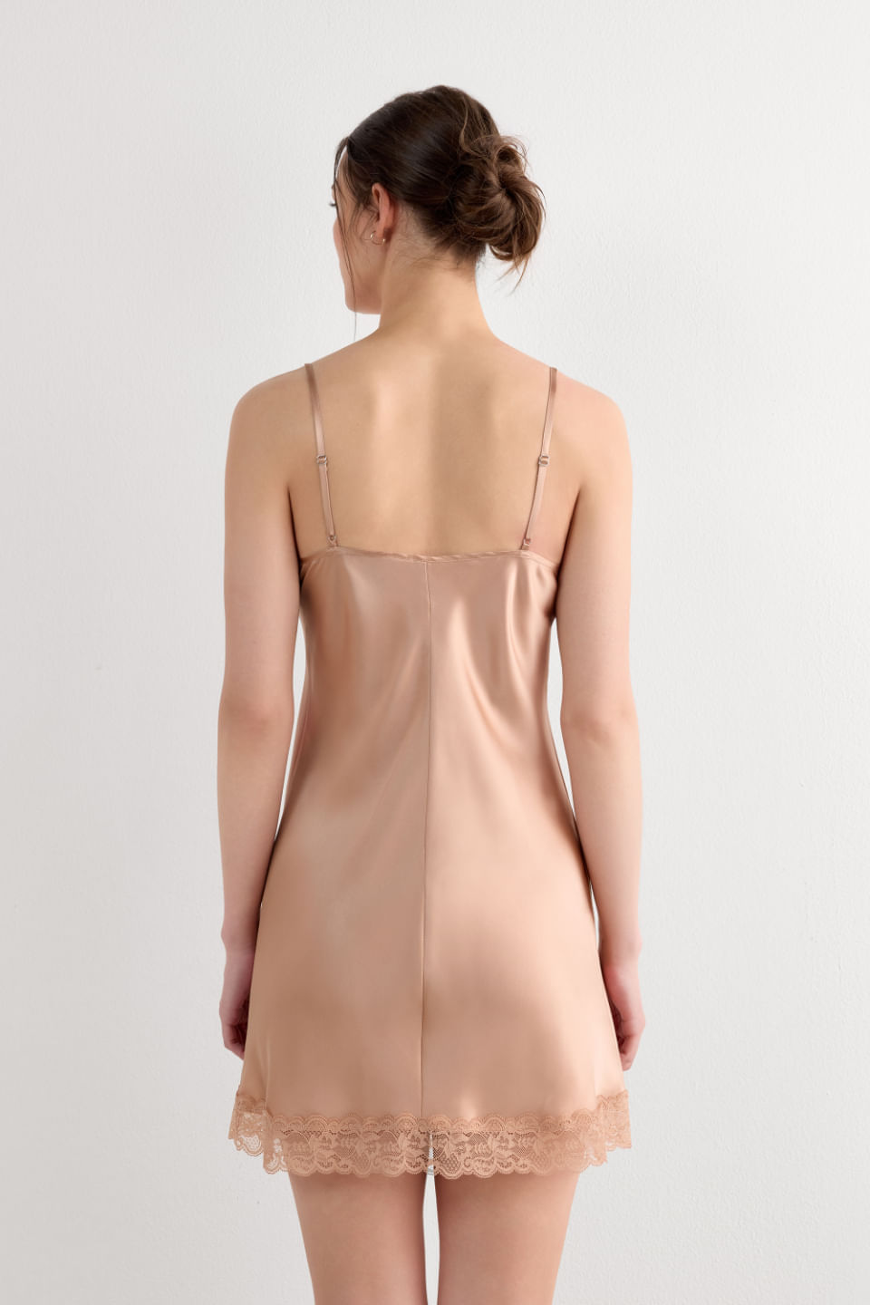 LC71S1_163I_2-CAMISOLA-EM-SEDA-E-RENDA