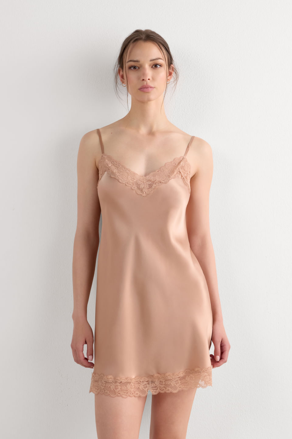 LC71S1_163I_3-CAMISOLA-EM-SEDA-E-RENDA