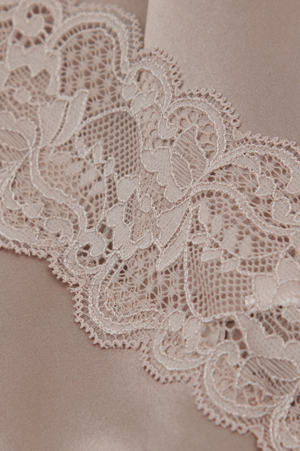 LC71S1_651I_8-CAMISOLA-EM-SEDA-E-RENDA