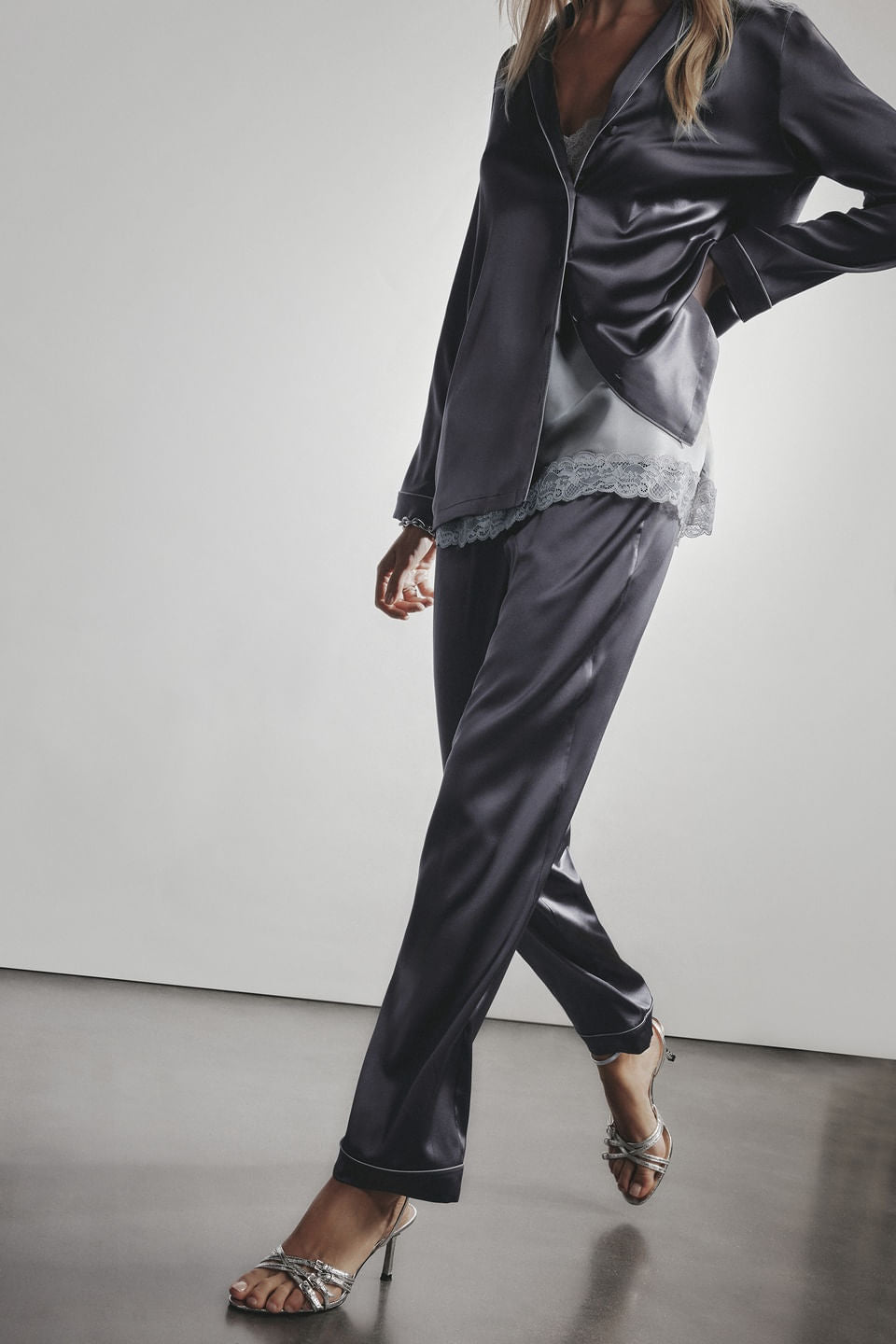 LTD71S_943J_1_Look-front_Regata-Em-Seda-e-Renda