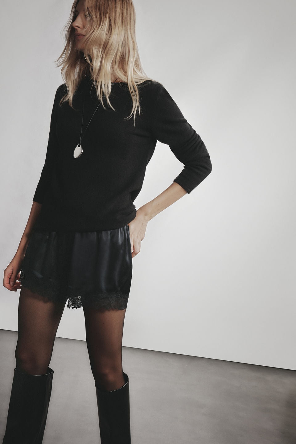 PDC92S_019_1_Look-front_Shorts-Em-Seda-Com-Renda