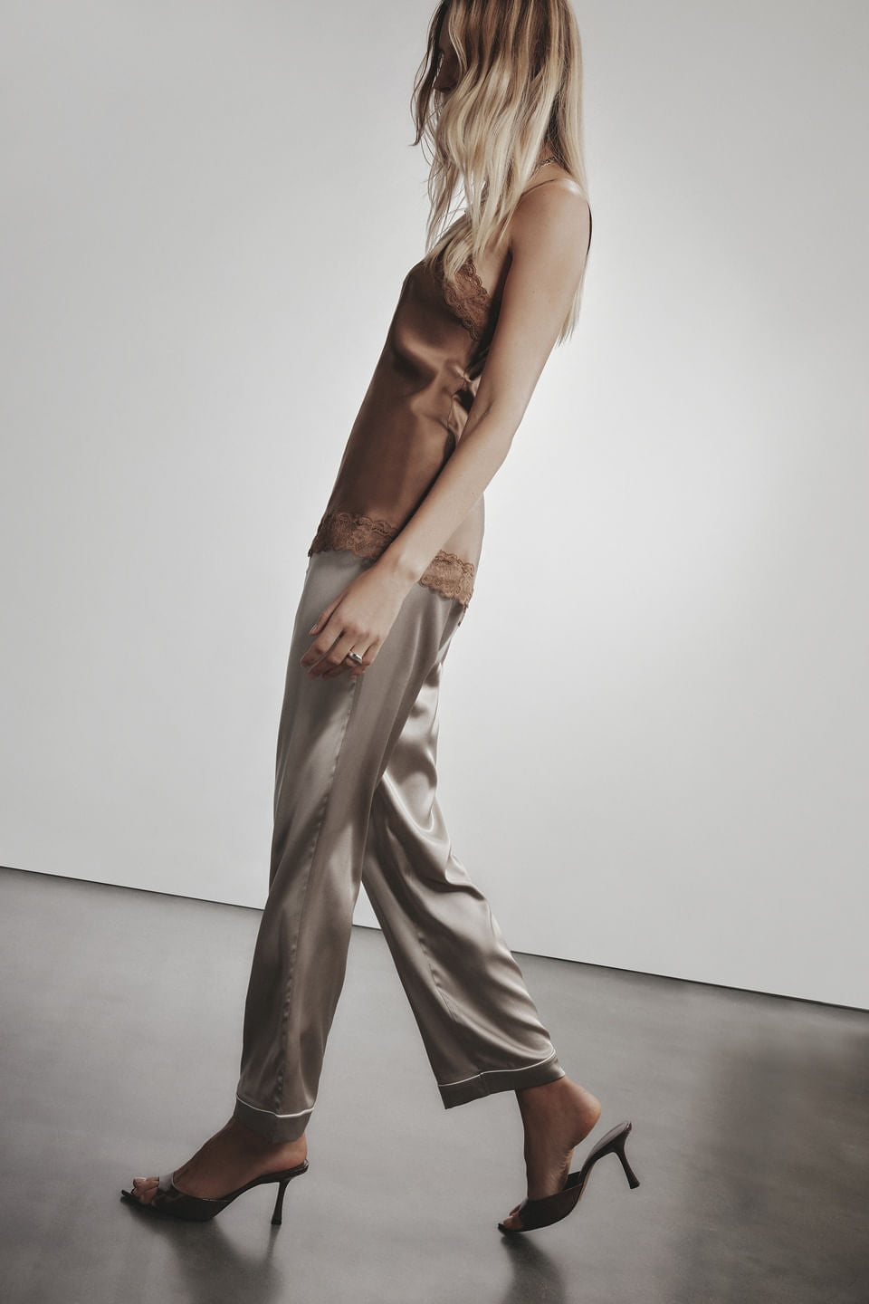 PDL92A_651I_1_Look-front_Calca-Em-Seda