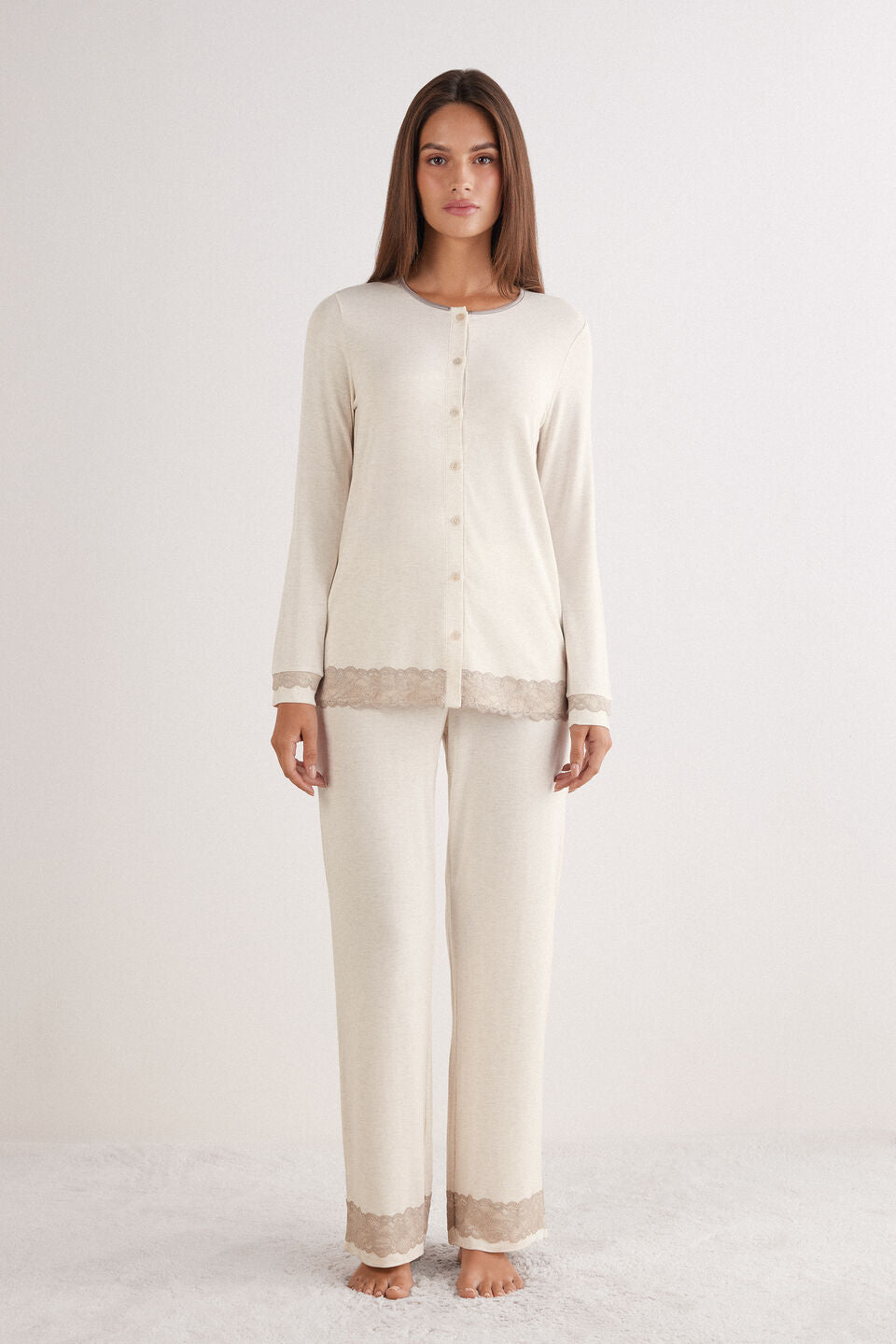 PLD700A_948J_3-PIJAMA-COMPRIDO-ABERTO-A-FRENTE-EM-MODAL-COM-RENDA