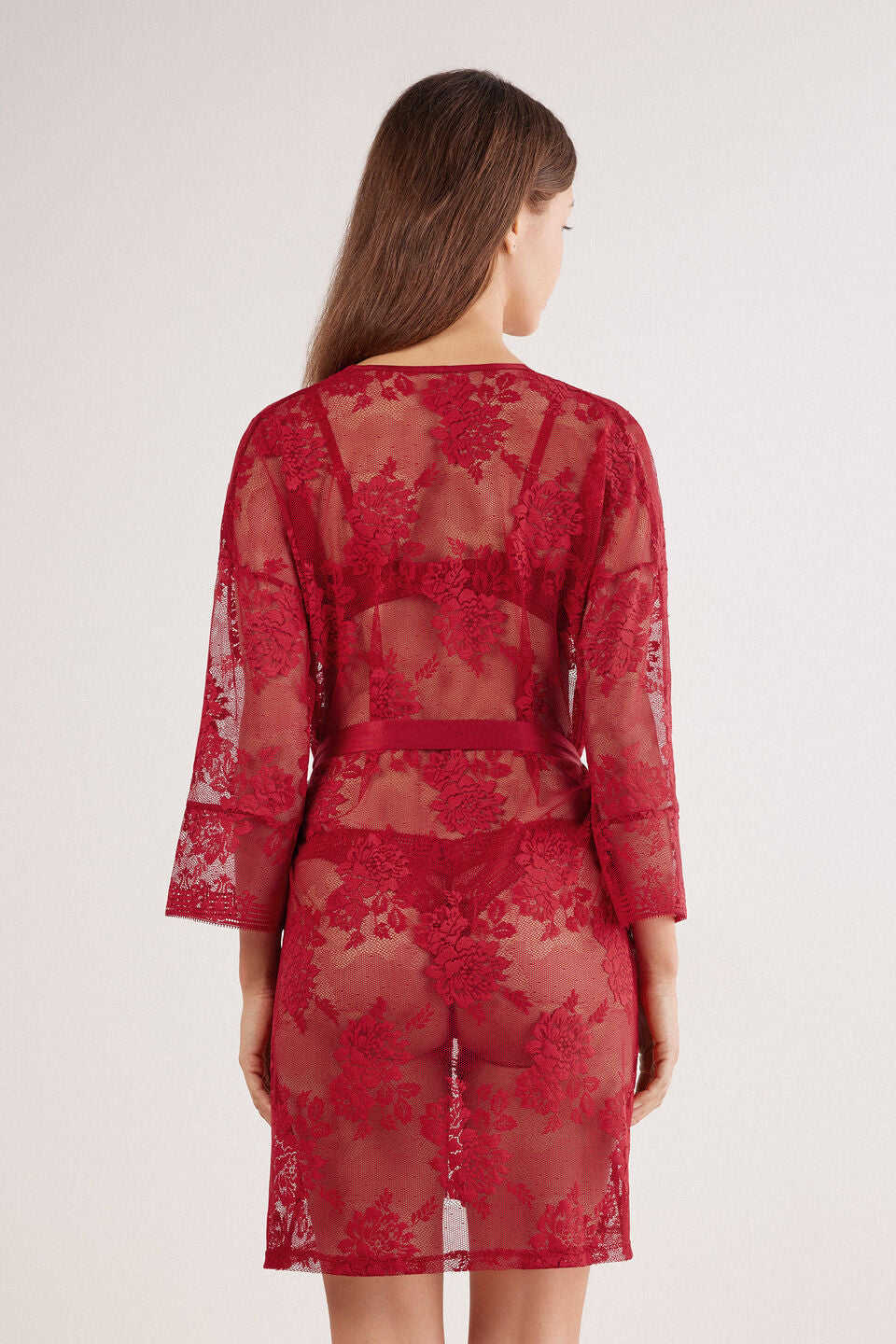 PVD2585_9888_2-ROBE-EM-RENDA-LA-FEMME-FATALE